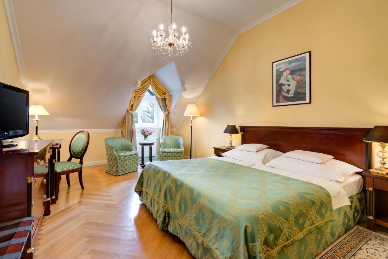 Castle Hotel Grof Degenfeld Superior Tarcal Eksteriør billede