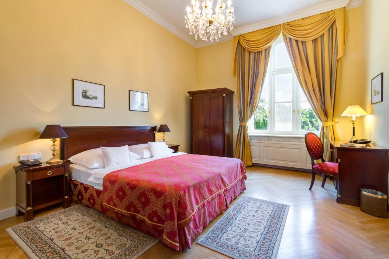 Castle Hotel Grof Degenfeld Superior Tarcal Eksteriør billede