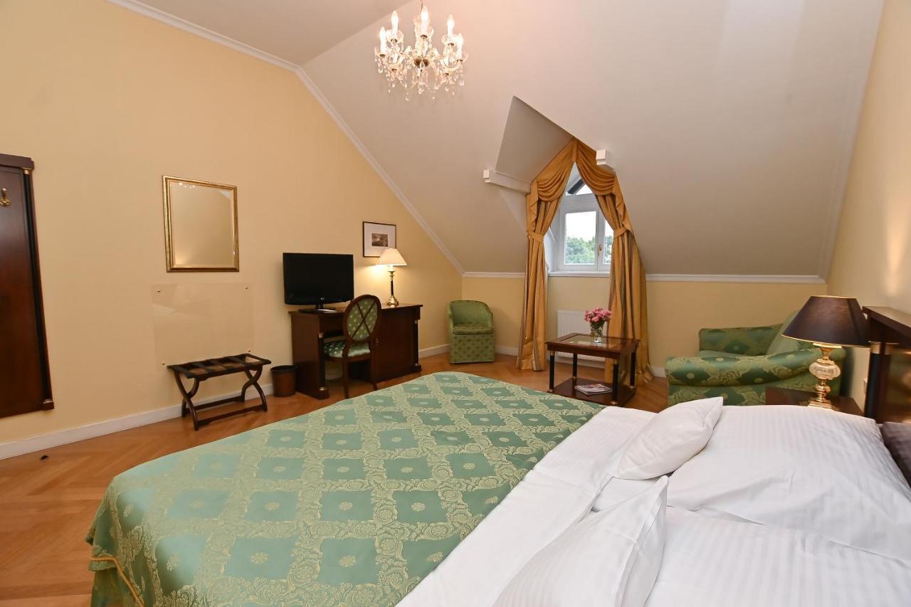 Castle Hotel Grof Degenfeld Superior Tarcal Eksteriør billede