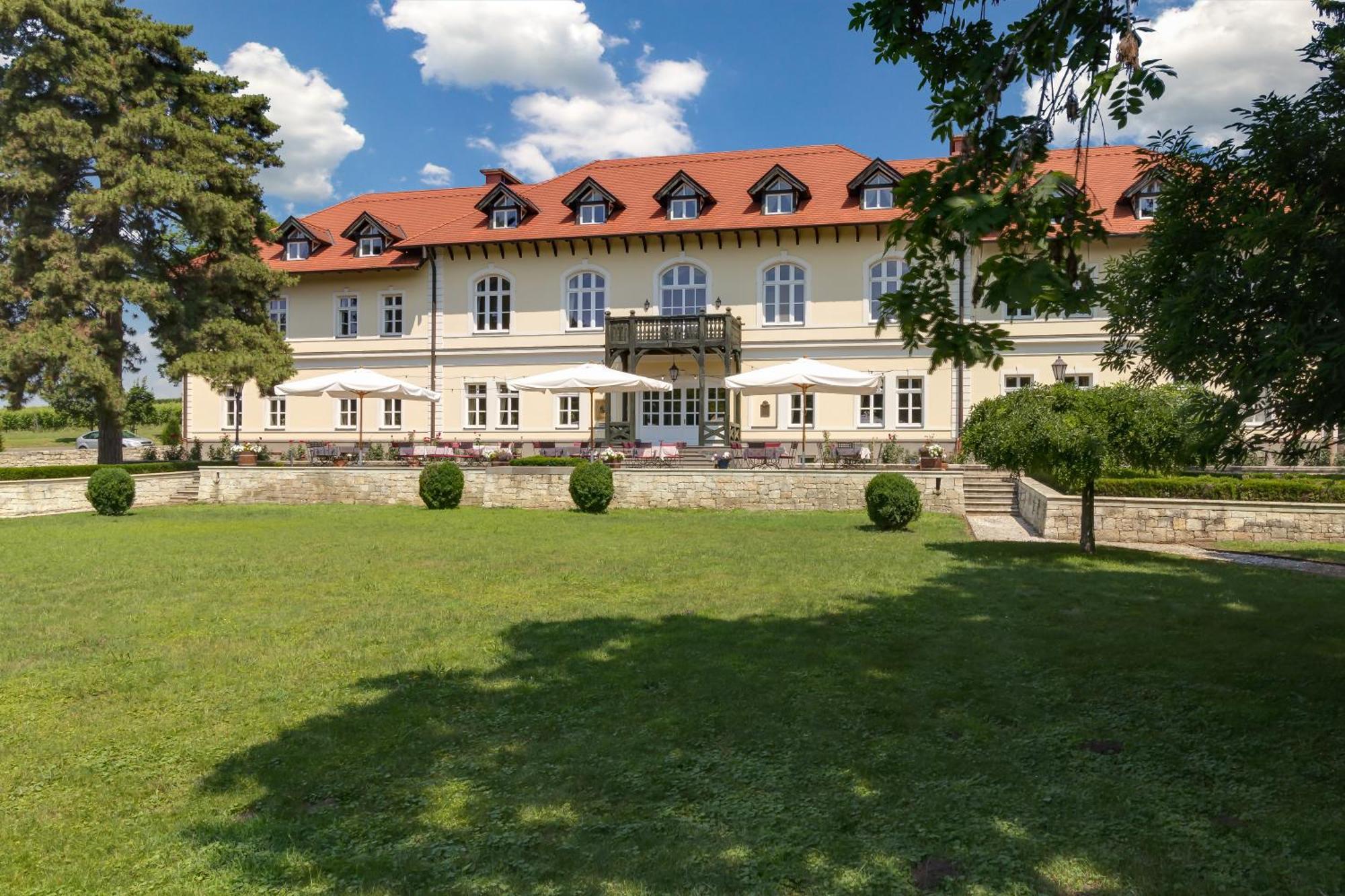 Castle Hotel Grof Degenfeld Superior Tarcal Eksteriør billede