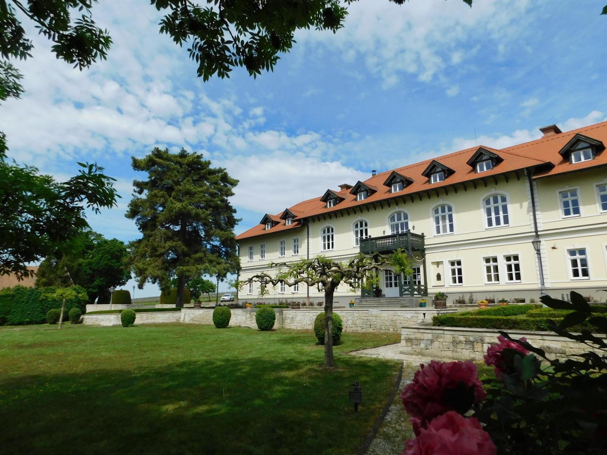 Castle Hotel Grof Degenfeld Superior Tarcal Eksteriør billede
